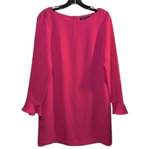 EUC Banana Republic Pink Trendy Dress Flutter sleeves
Buttons back closure SZ 6